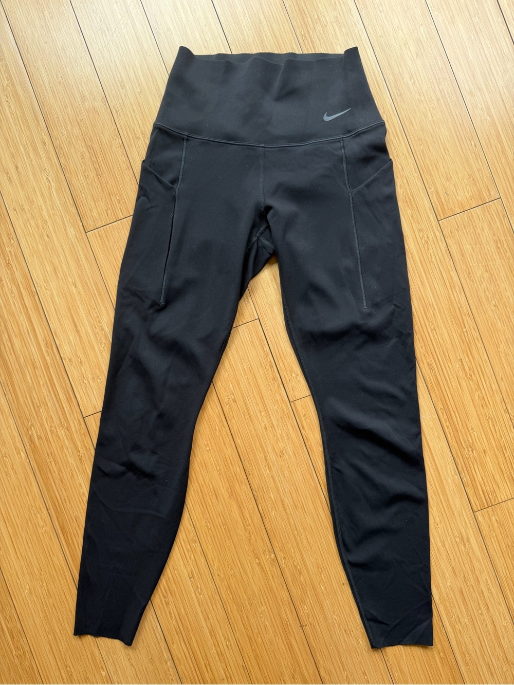 Nike Black Women’s Universa Performance Leggings with Side Pockets